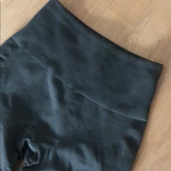 Lululemon High Rise Tights - Picture 3 of 5